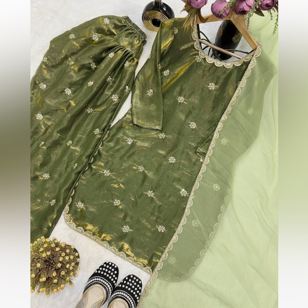 New Launch Fendi Crushi Silk Salwar Kameez With Dupatta For Wedding Wear